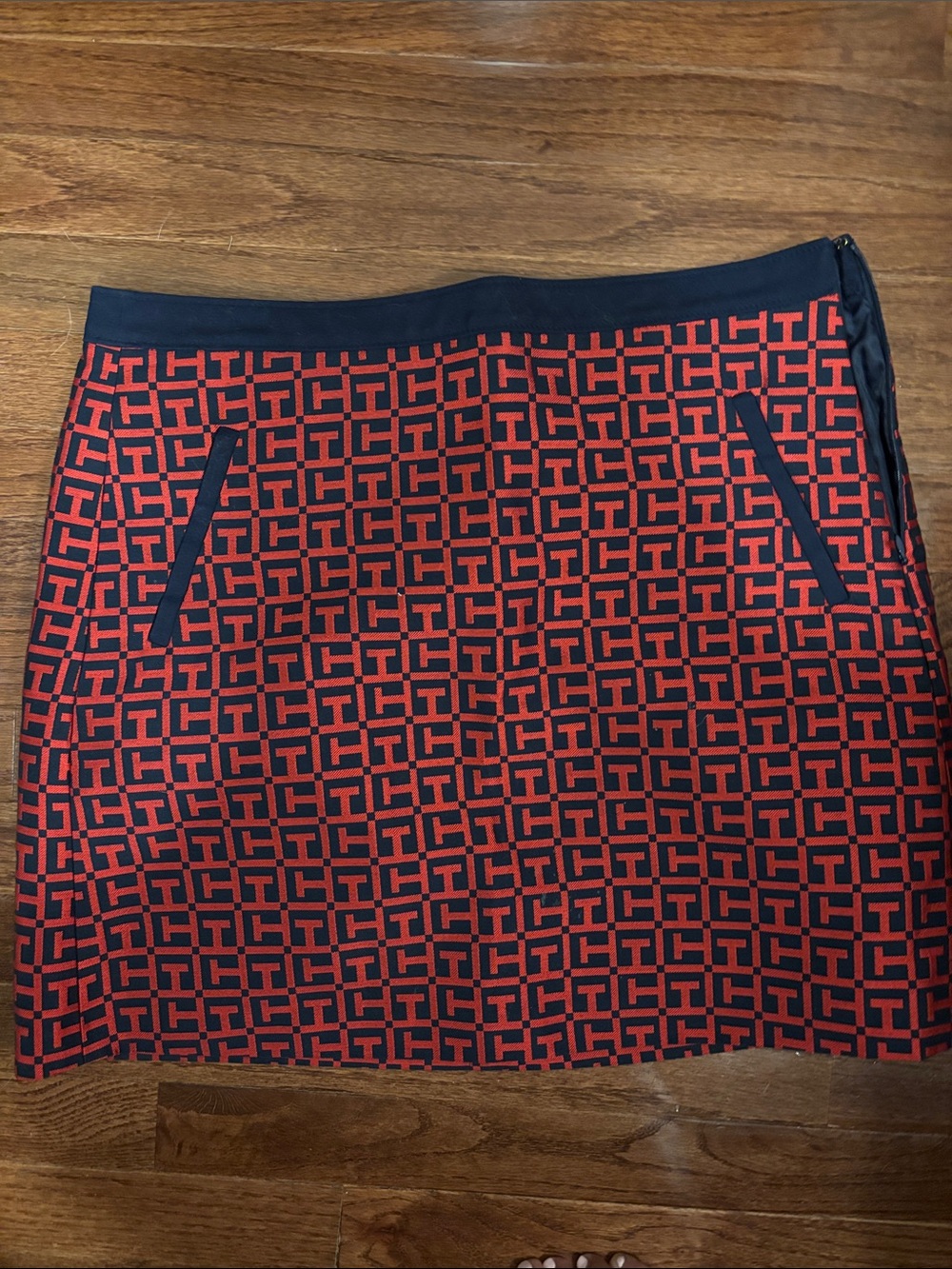 Tommy Hilfiger Red and Navy Logo-Print Mini Skirt